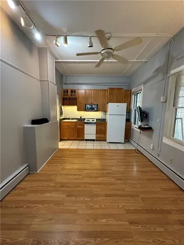 $1,200 | 438 Wolcott Avenue, Unit 5 (STUDIO), Middletown, RI 02842