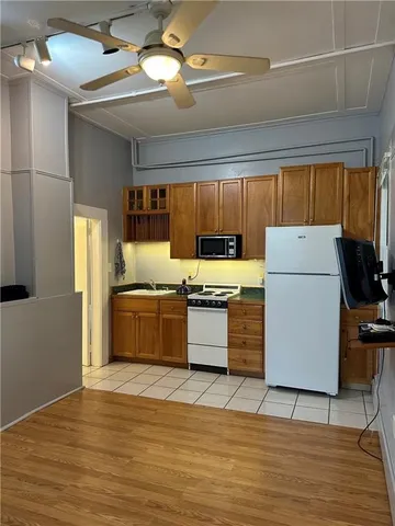 $1,200 | 438 Wolcott Avenue, Unit 5 (STUDIO), Middletown, RI 02842