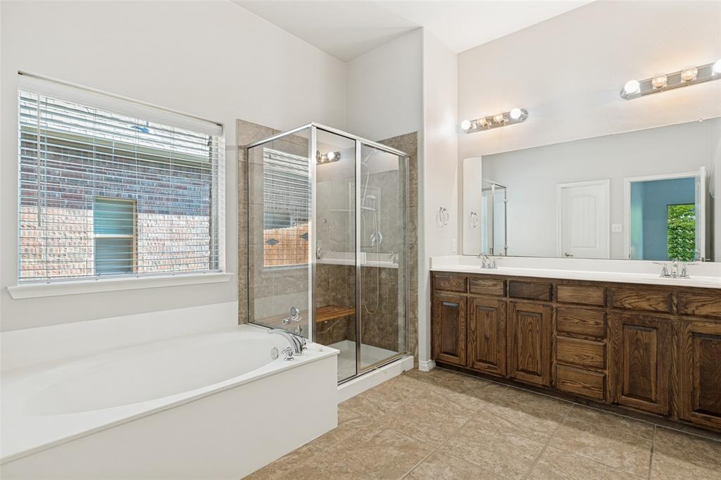 809 Sawmill Road McKinney, TX 75072 - Photo 9 of 13 Primary Bath