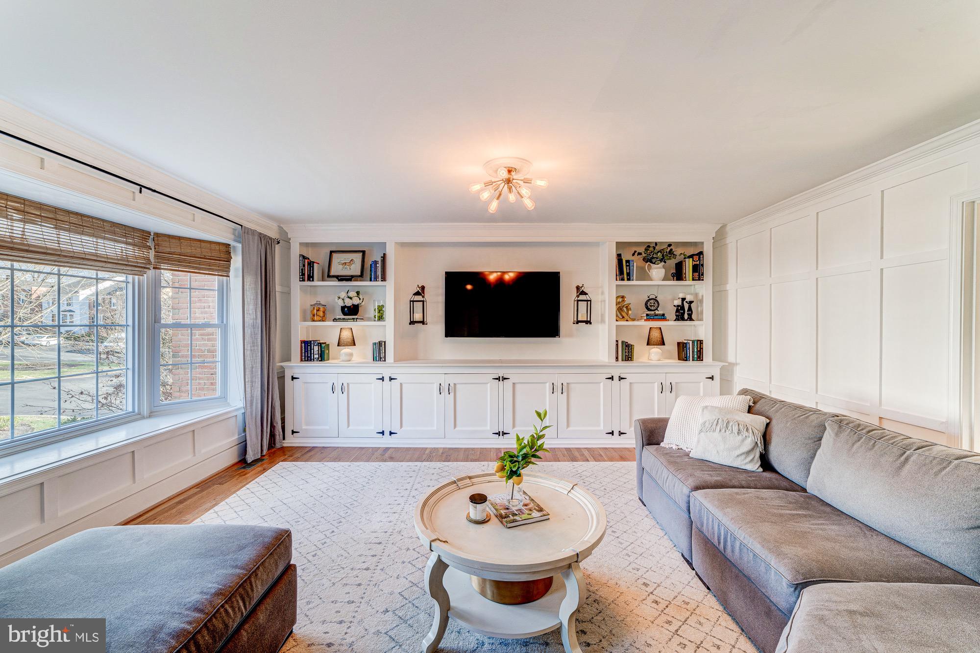 6426 Wainfleet Court Springfield, VA 22152 - Photo 14 of 37 GORGEOUS custom built-ins - extra storage!