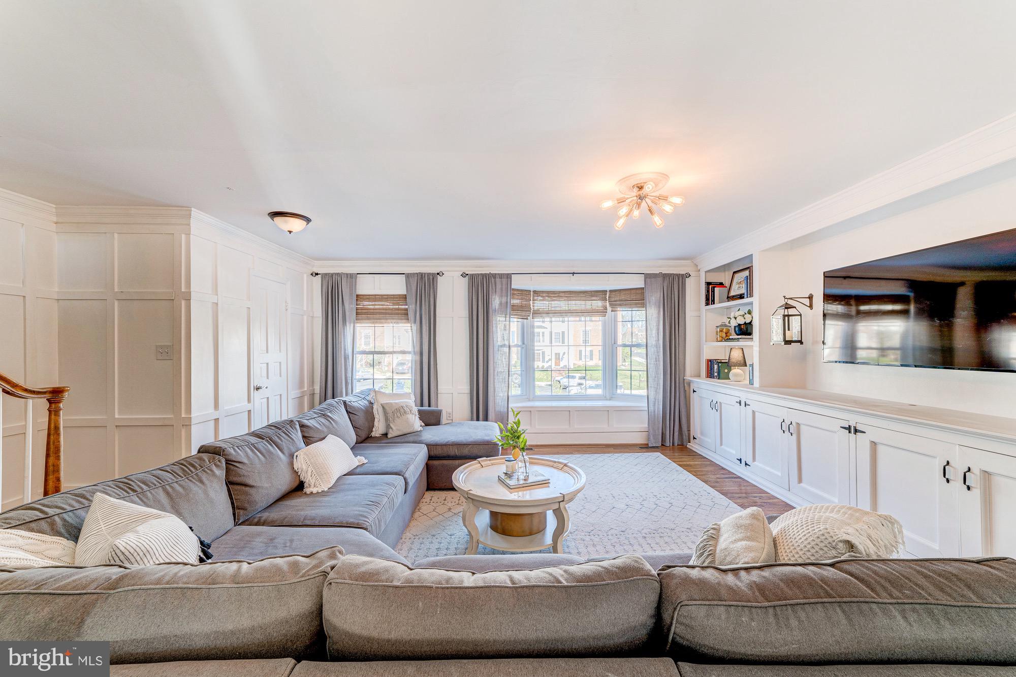 6426 Wainfleet Court Springfield, VA 22152 - Photo 17 of 37 Enough seating for everyone!