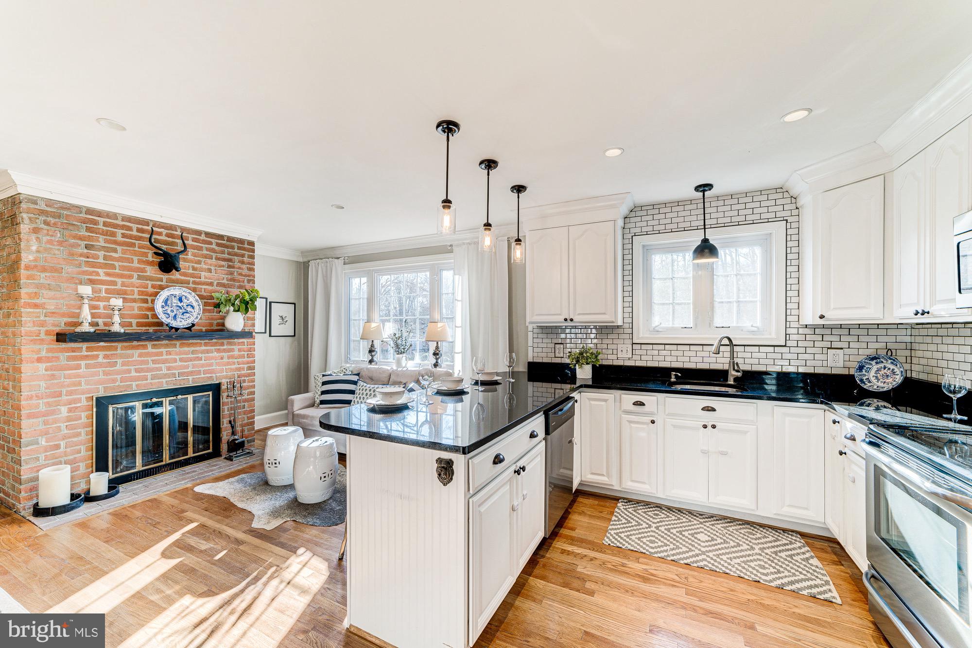 6426 Wainfleet Court Springfield, VA 22152 - Photo 18 of 37 Beautiful, bright, open kitchen!