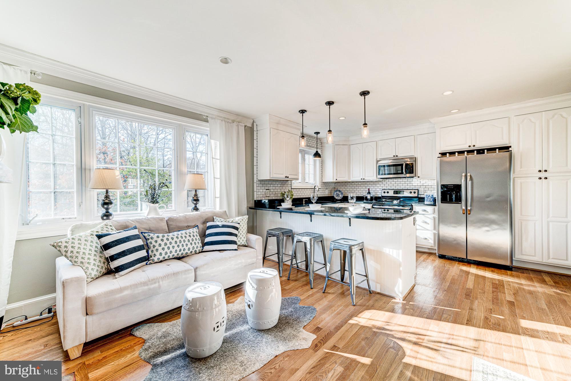 6426 Wainfleet Court Springfield, VA 22152 - Photo 23 of 37 Fantastic seating area while dinner is being made!