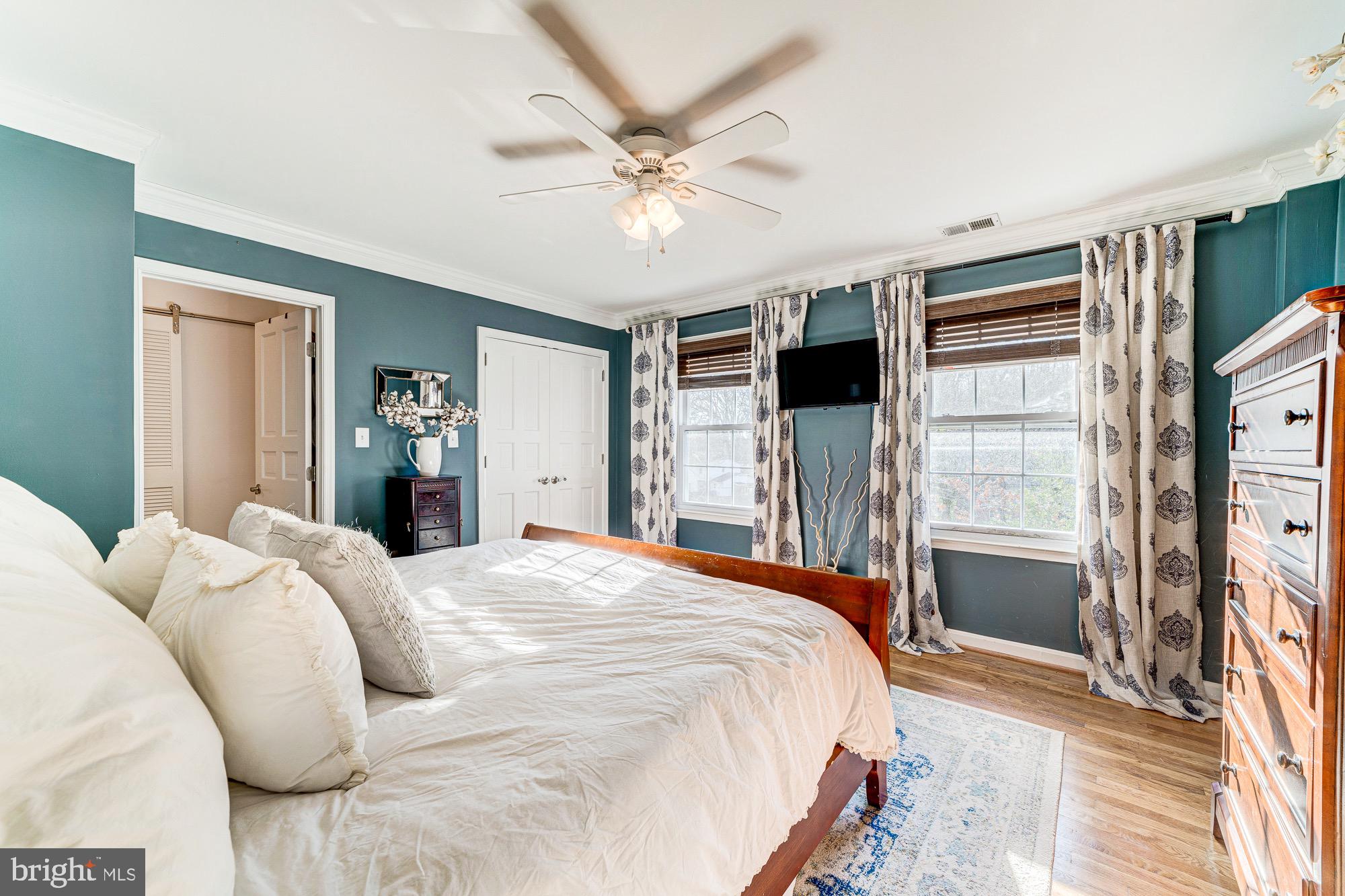 6426 Wainfleet Court Springfield, VA 22152 - Photo 30 of 37 Welcomee toi the master suite!