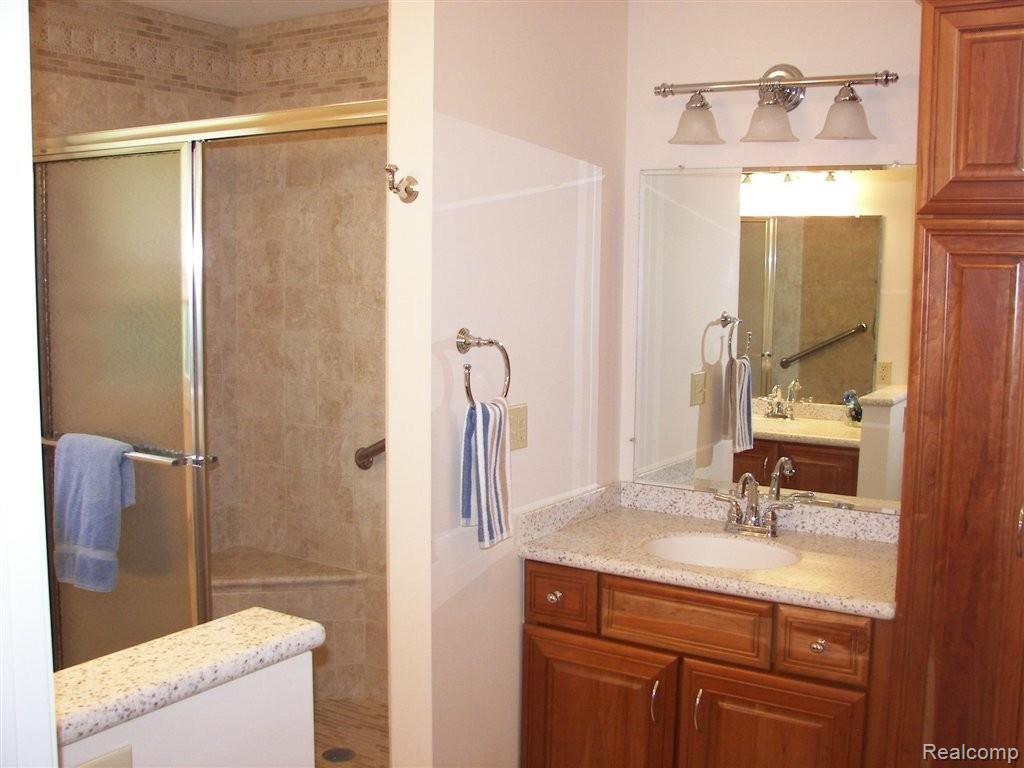 5283 Territorial Road Grand Blanc, MI 48439 - Photo 4 of 21 100_5526.jpg
