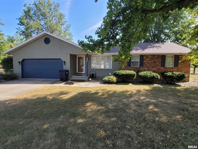 $174,000 | 437 Prairie View Drive, Salem, IL 62881