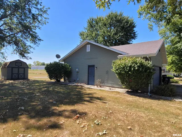 $174,000 | 437 Prairie View Drive, Salem, IL 62881