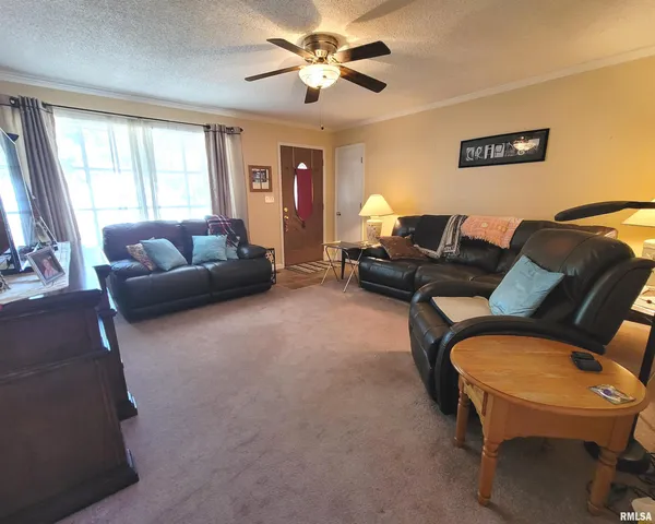 $174,000 | 437 Prairie View Drive, Salem, IL 62881