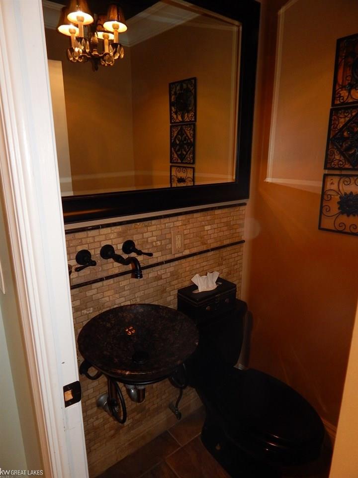 1505 Hampton Road Grosse Pointe Woods, MI 48236 - Photo 14 of 35