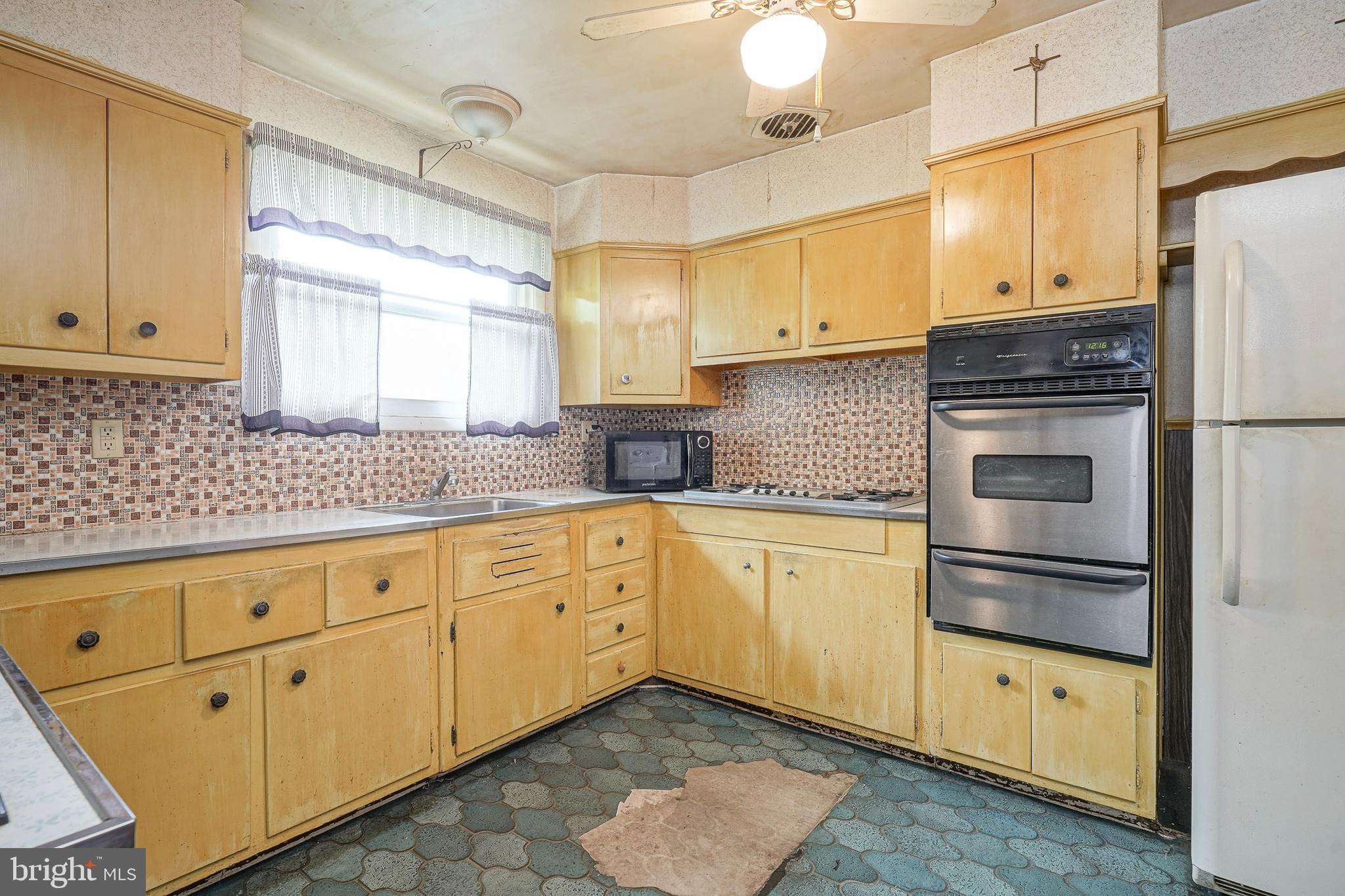 1103 Laurel Road Edgewater Park, NJ 08010 - Photo 11 of 26