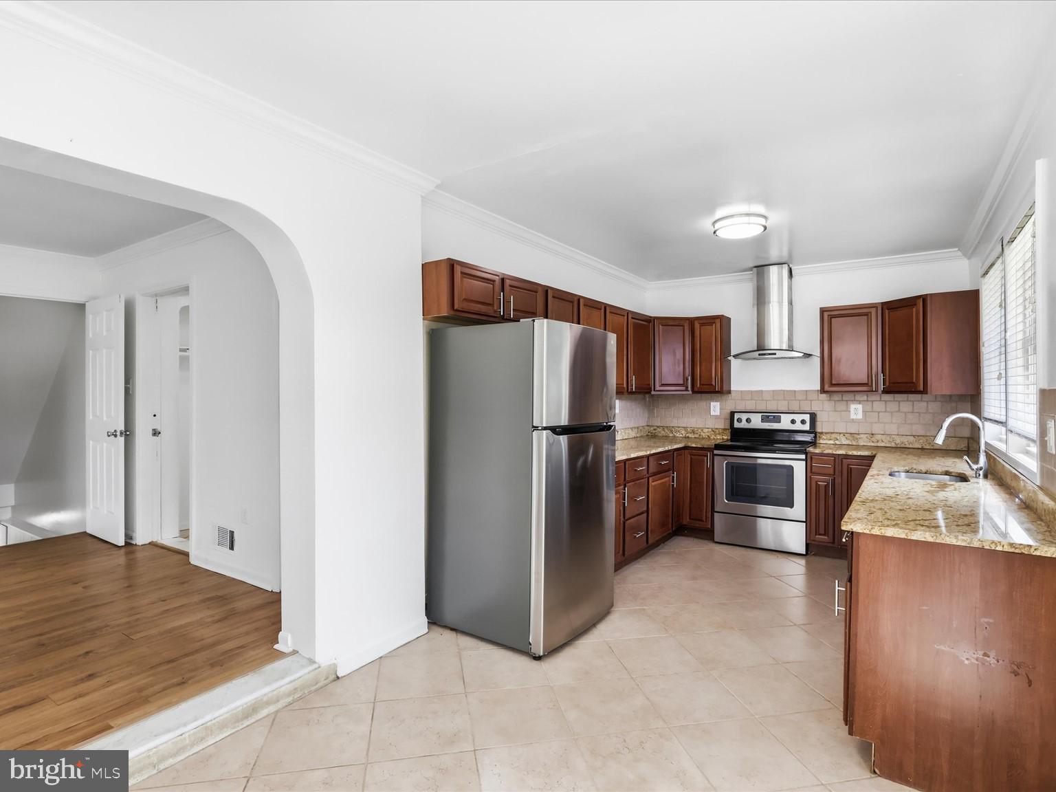 6818 Rolling Road Springfield, VA 22152 - Photo 8 of 31 Gallery Image 8