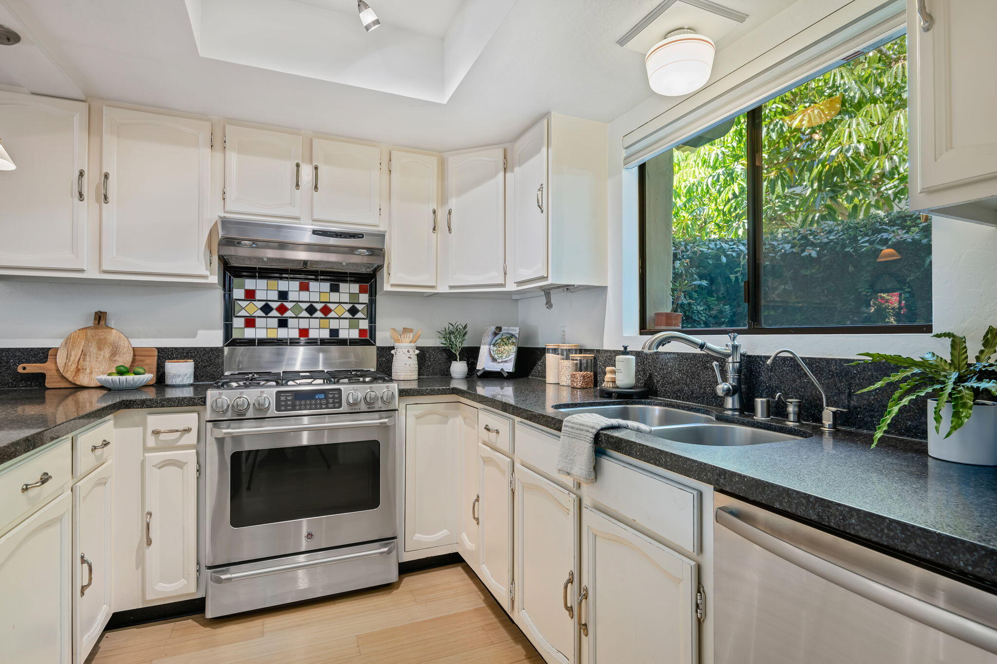 2012 Castillo Street, Unit B Santa Barbara, CA 93105 - Photo 12 of 21 12-Kitchen
