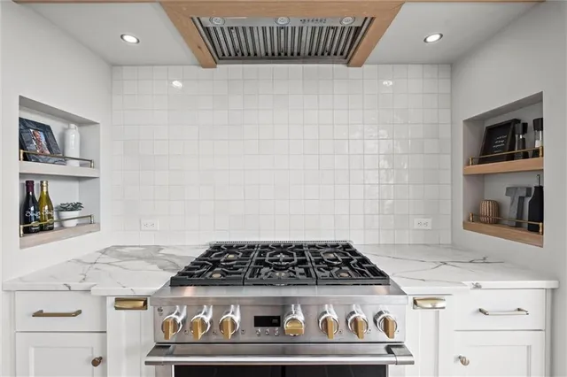 $2,750,000 | 7390 North National Drive, Parkville, MO 64152