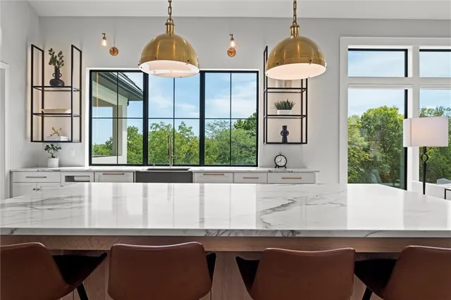 $2,750,000 | 7390 North National Drive, Parkville, MO 64152