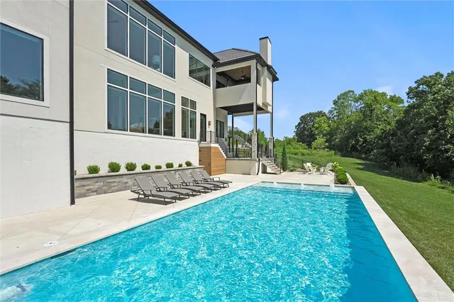 $2,750,000 | 7390 North National Drive, Parkville, MO 64152