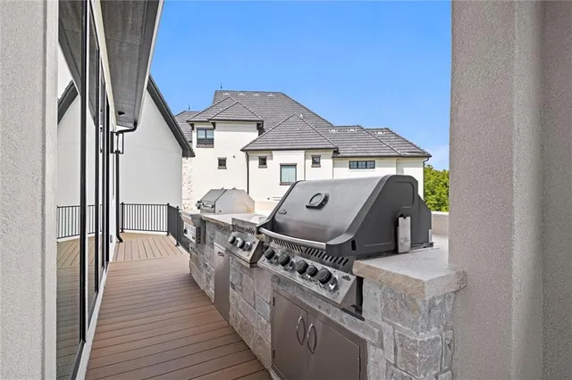 $2,750,000 | 7390 North National Drive, Parkville, MO 64152