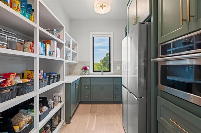 $2,750,000 | 7390 North National Drive, Parkville, MO 64152