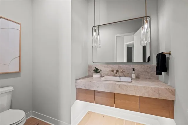 $2,750,000 | 7390 North National Drive, Parkville, MO 64152