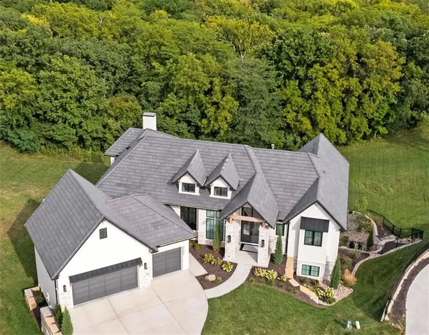 $2,750,000 | 7390 North National Drive, Parkville, MO 64152