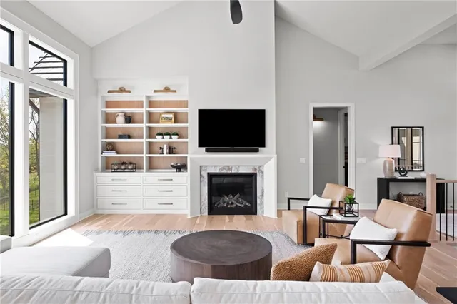 $2,750,000 | 7390 North National Drive, Parkville, MO 64152