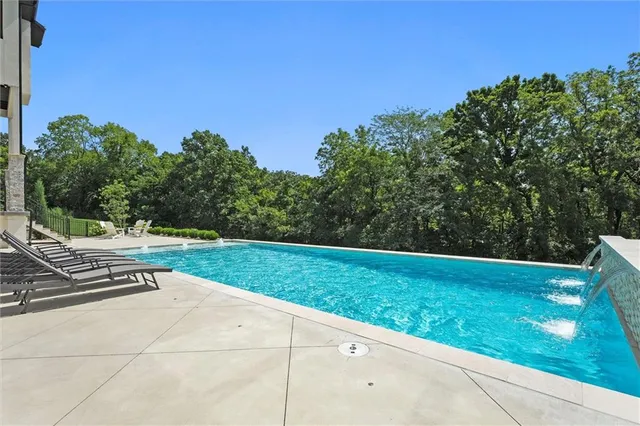 $2,750,000 | 7390 North National Drive, Parkville, MO 64152