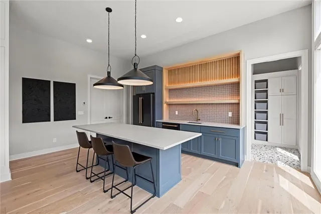 $2,750,000 | 7390 North National Drive, Parkville, MO 64152