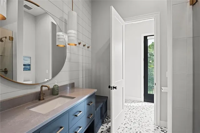 $2,750,000 | 7390 North National Drive, Parkville, MO 64152