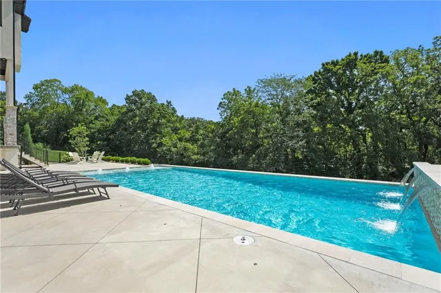 $2,750,000 | 7390 North National Drive, Parkville, MO 64152