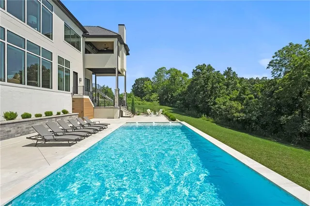 $2,750,000 | 7390 North National Drive, Parkville, MO 64152