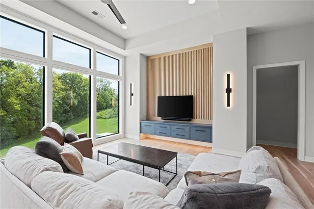 $2,750,000 | 7390 North National Drive, Parkville, MO 64152