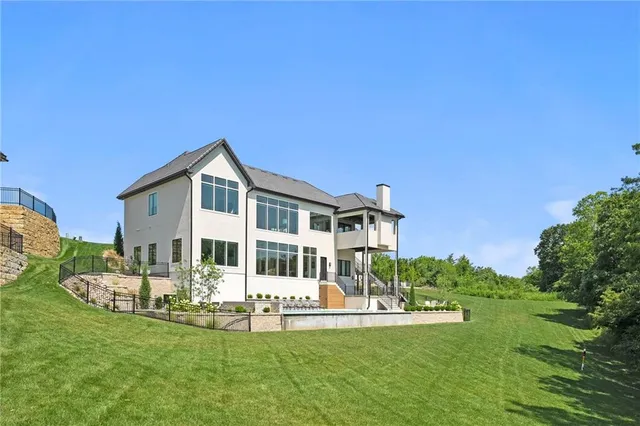 $2,750,000 | 7390 North National Drive, Parkville, MO 64152