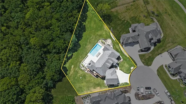 $2,750,000 | 7390 North National Drive, Parkville, MO 64152