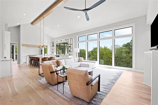 $2,750,000 | 7390 North National Drive, Parkville, MO 64152