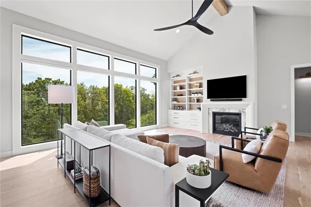 $2,750,000 | 7390 North National Drive, Parkville, MO 64152