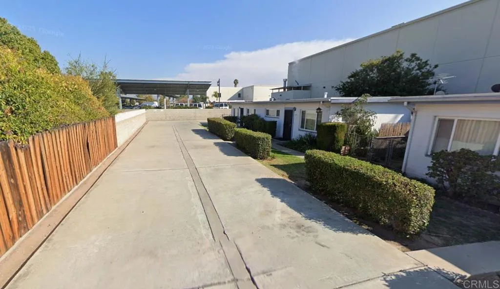 321 Roanoke Road El Cajon, CA 92020 - Photo 2 of 18