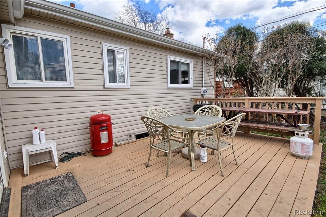 14752 Reeck Road Southgate, MI 48195 - Photo 24 of 29 Deck.jpg
