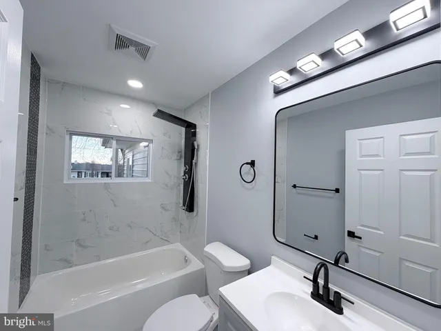 $3,000 | 679 Trenton Road, Fairless Hills, PA 19030