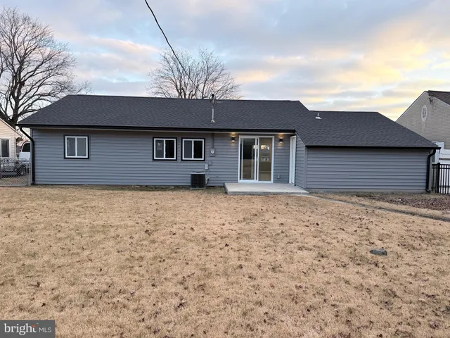 $3,000 | 679 Trenton Road, Fairless Hills, PA 19030