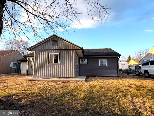 $3,000 | 679 Trenton Road, Fairless Hills, PA 19030