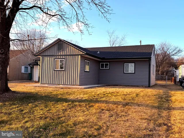 $3,000 | 679 Trenton Road, Fairless Hills, PA 19030