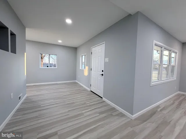 $3,000 | 679 Trenton Road, Fairless Hills, PA 19030