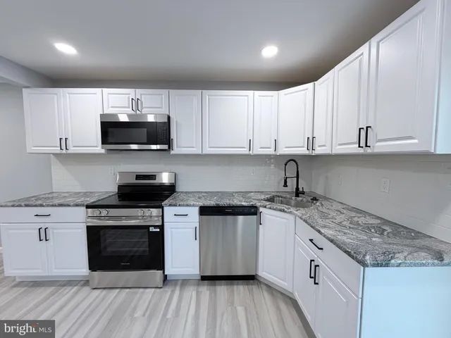 $3,000 | 679 Trenton Road, Fairless Hills, PA 19030