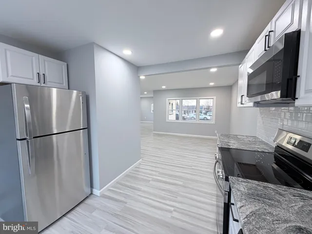 $3,000 | 679 Trenton Road, Fairless Hills, PA 19030