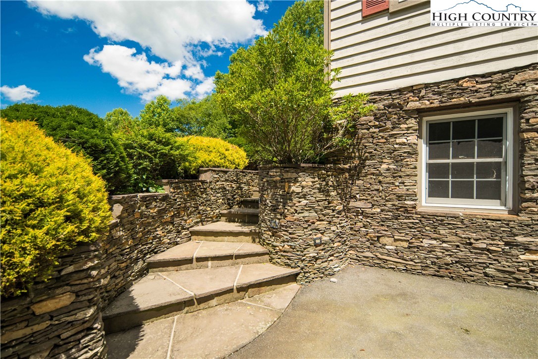 1527 Mabel School Road Zionville, NC 28698 - Photo 8 of 49