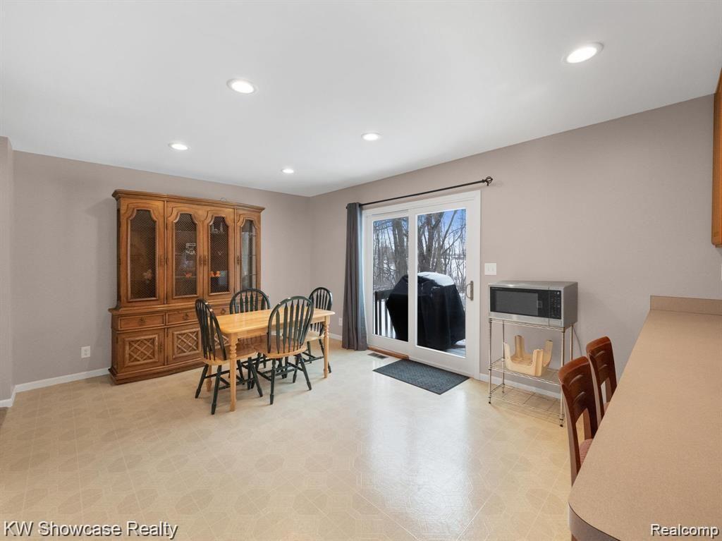 7225 Faussett Road Fenton, MI 48430 - Photo 8 of 28