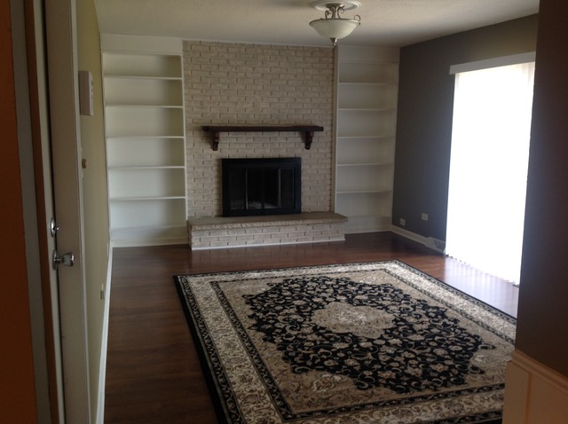 617 Quail Run Road Matteson, IL 60443 - Photo 10 of 13 a room with a fireplace