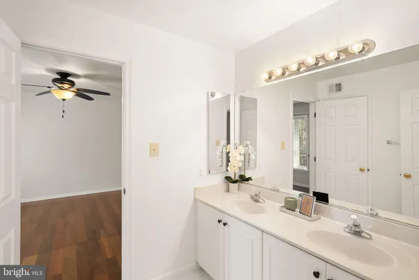 $1,500,000 | 12212 Jonathons Glen Way, Herndon, VA 20170