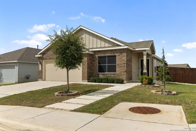 $2,200 | 31543 Meander Lane, Bulverde, TX 78163