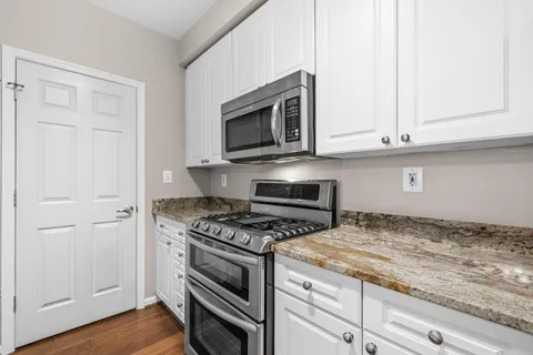 $525,000 | 5108 Donovan Drive, Unit 108, Alexandria, VA 22304