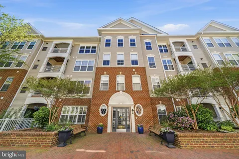 $525,000 | 5108 Donovan Drive, Unit 108, Alexandria, VA 22304